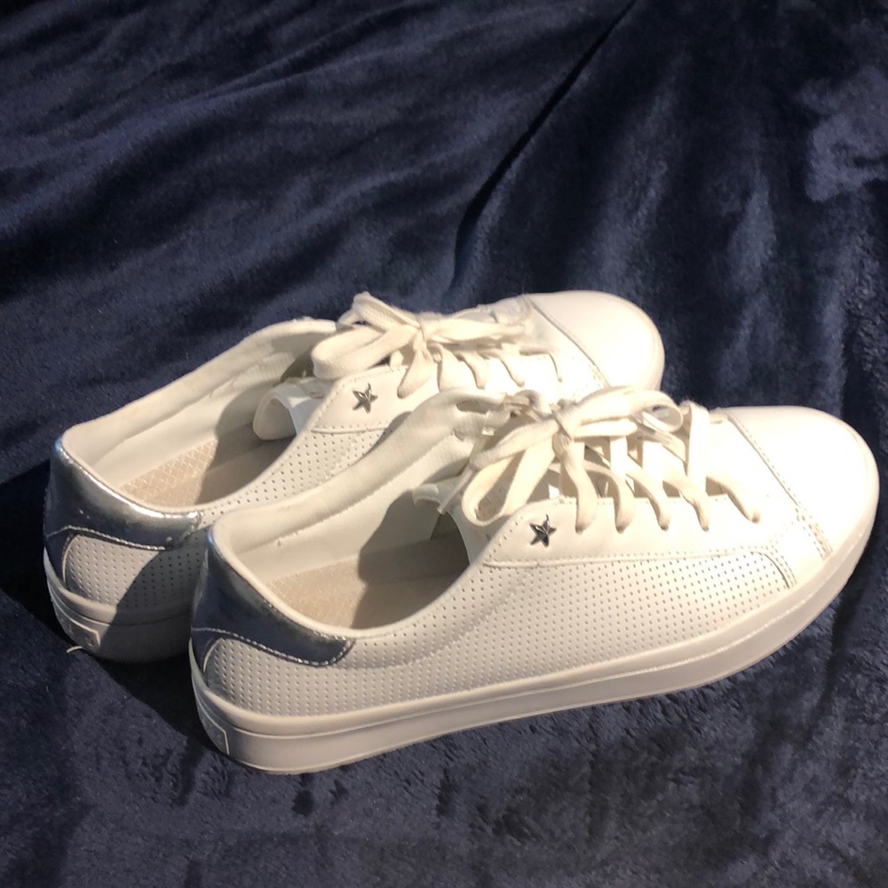 Sketchers sneakers